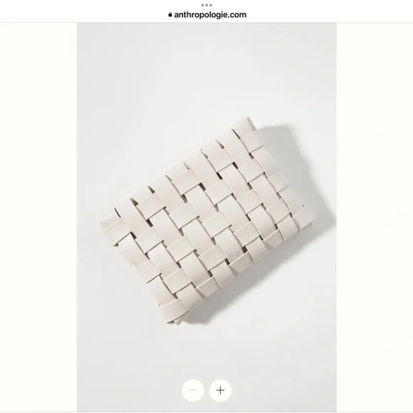 Elegant White Woven Shoulder Bag - Picture 3 of 16